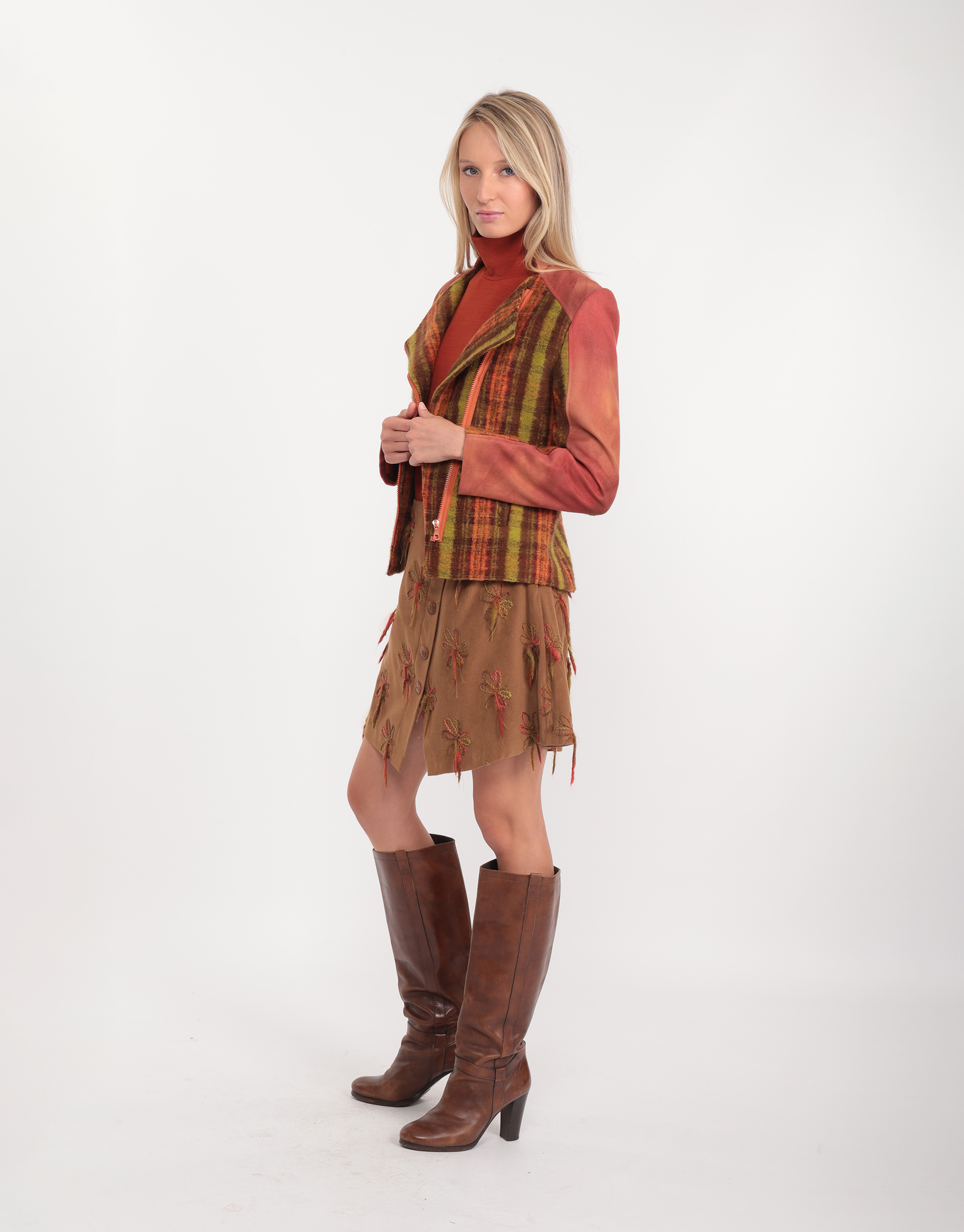 Asymmetrical short skirt portfolio effect in eco-suede camel